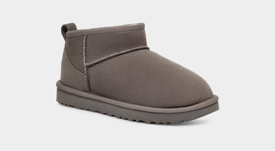 Short grey discount uggs