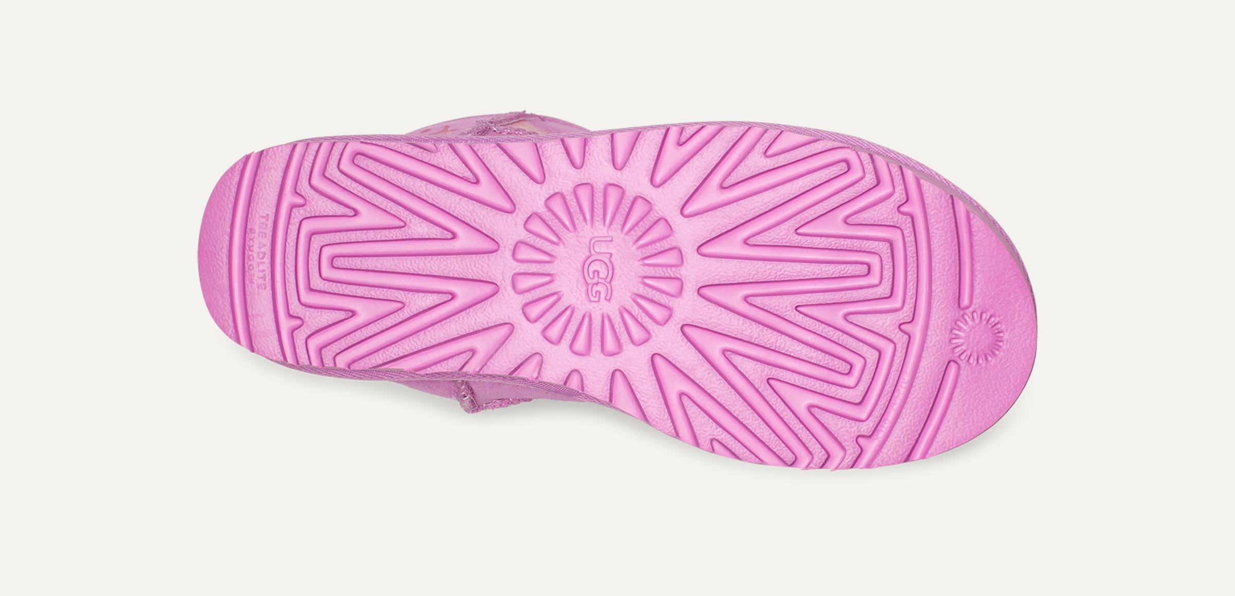 Classic Short Graphic Boot UGG