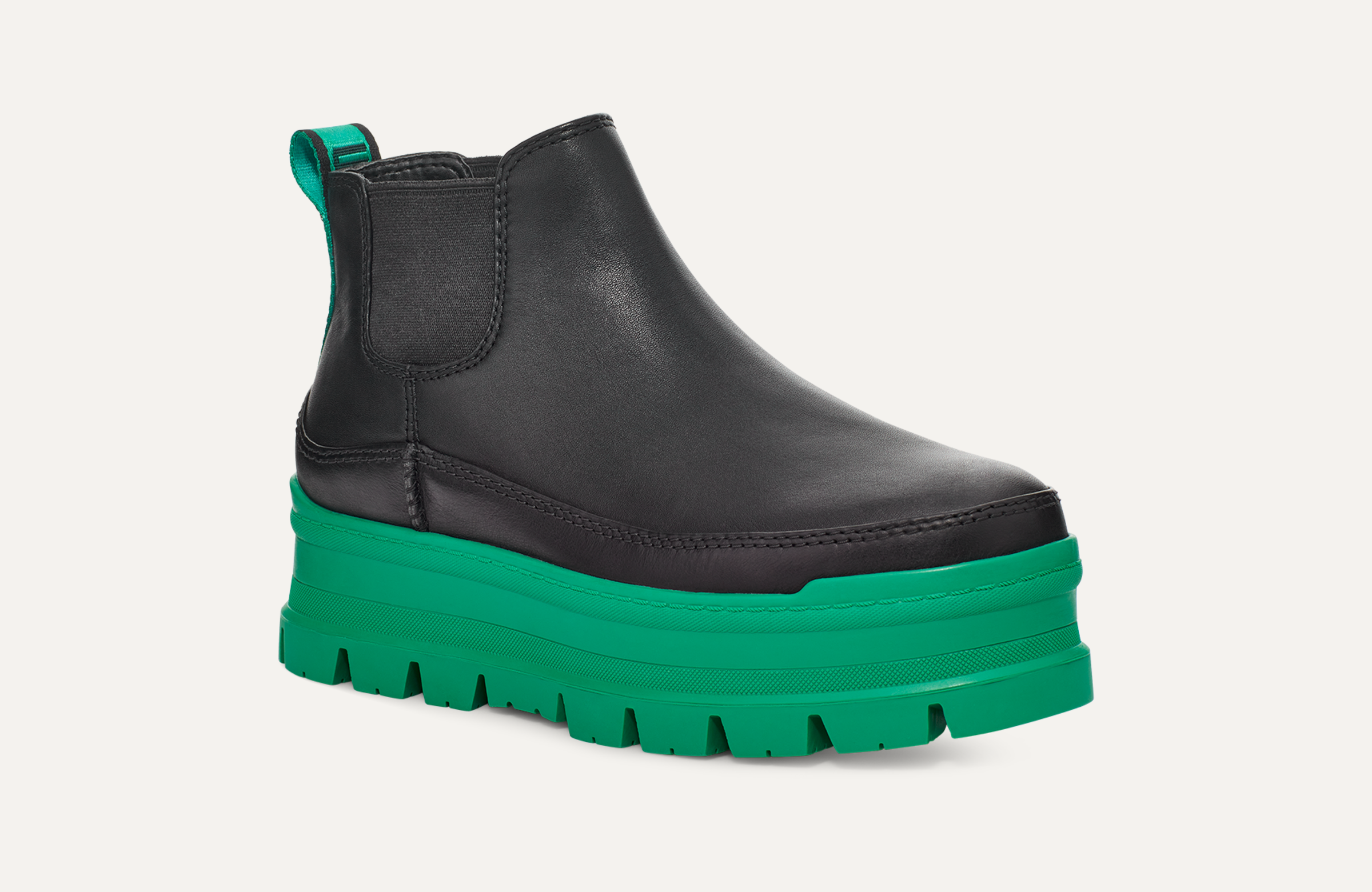 【きれいめファッション51選】上品さと清潔感をキープし Merina Platform UGG® | Shoe 靴