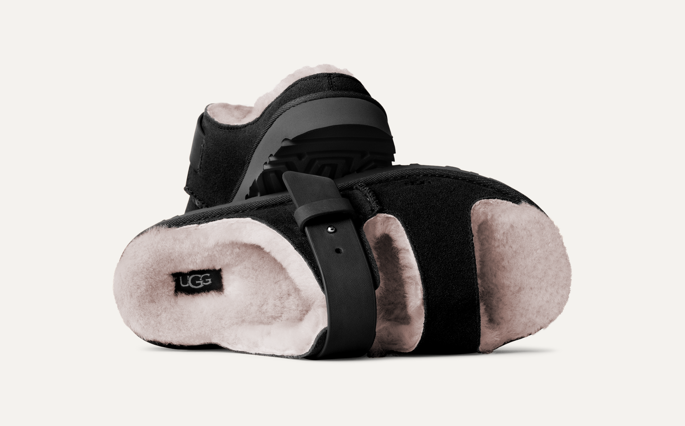 UGG Womens CLASSIC SHORT CRESCENT BLACK - Paragon Sports