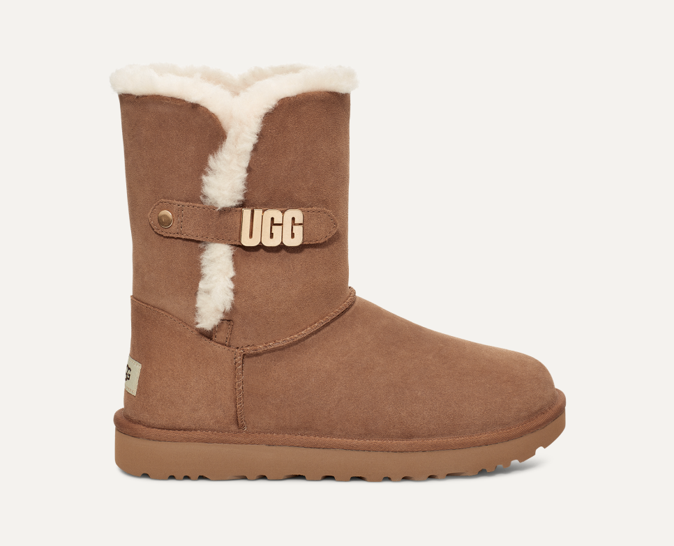Ugg boots with metal label on heel online