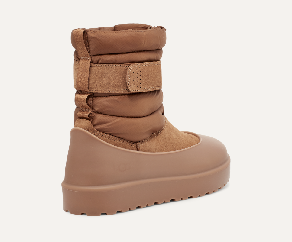 Ugg classic short chestnut size 9 2025