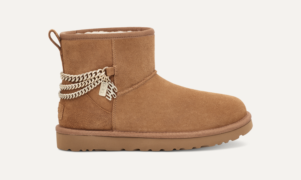 Classic Mini Chains Boot UGG