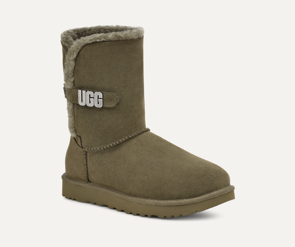 Ugg boots metal logo cheap