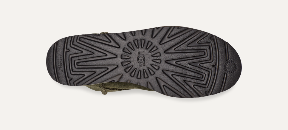 Classic Short Logo Zip Boot | UGG®