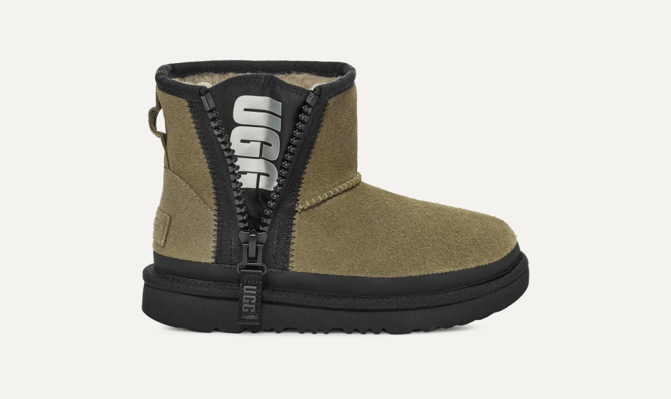 UGG® Classic Mini Zipper Tape Logo Boot for Kids | UGG® Luxembourg