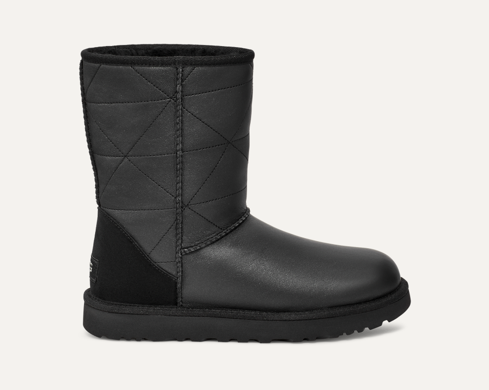Ugg classic short black size 8 on sale