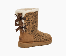Uggs with outlet bows brown