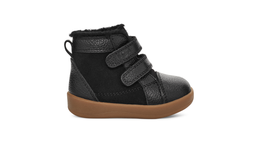 Black ugg tennis shoes top