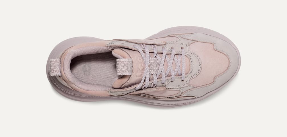 UGG 美品 UGGのCA805 V2スニーカーから春夏仕様のメッシュタイプが新発売