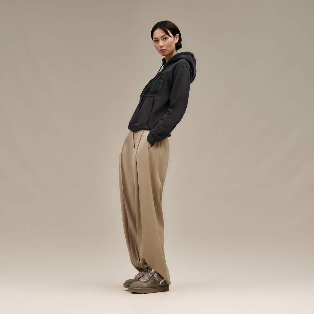 UGG® 公式【 レイ ファジー ロゴ フーディ|Rey Fuzzy Logo UGG® 公式【 レイ ファジー ロゴ フーディ|Rey Fuzzy Logo