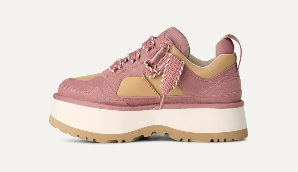 【UGG】アストロメルスニーカー UGGの厚底スニーカー新作 | ファッショントレンド