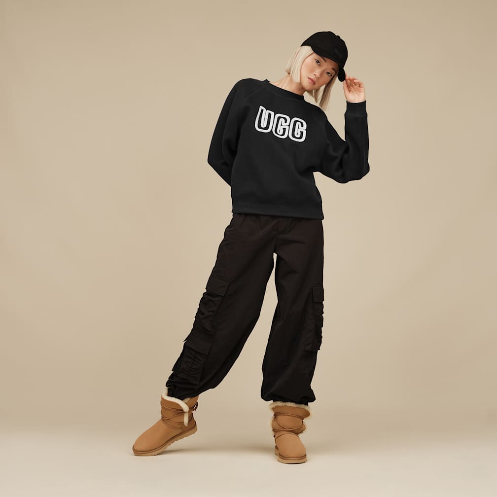 UGG ロゴ入り ブラック スウェット UGG® 公式【 UGG ロゴ クルーネック|UGG Logo Crewneck