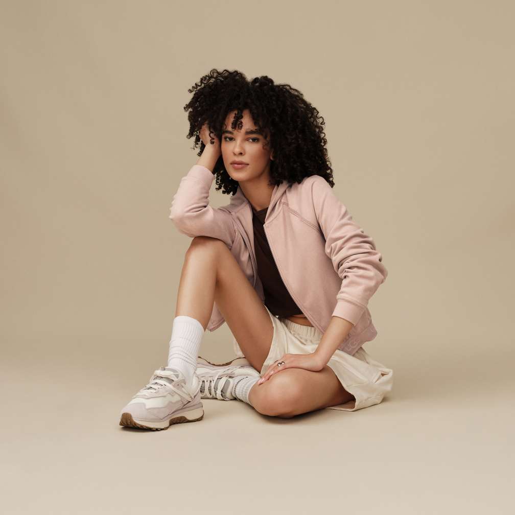 【UGG】アグ RetroFi Low 厚底 スニーカー UGG」の2025新作スニーカー♡出口夏希さんが履いて魅せる