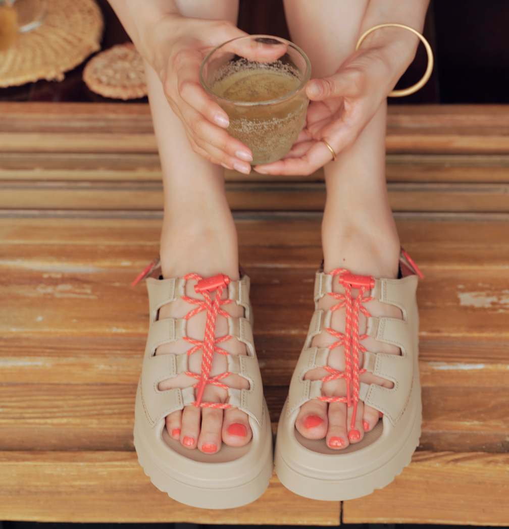 UGG® 公式【 ゴールデングロウ トグル|GoldenGlow Toggle| 1179370