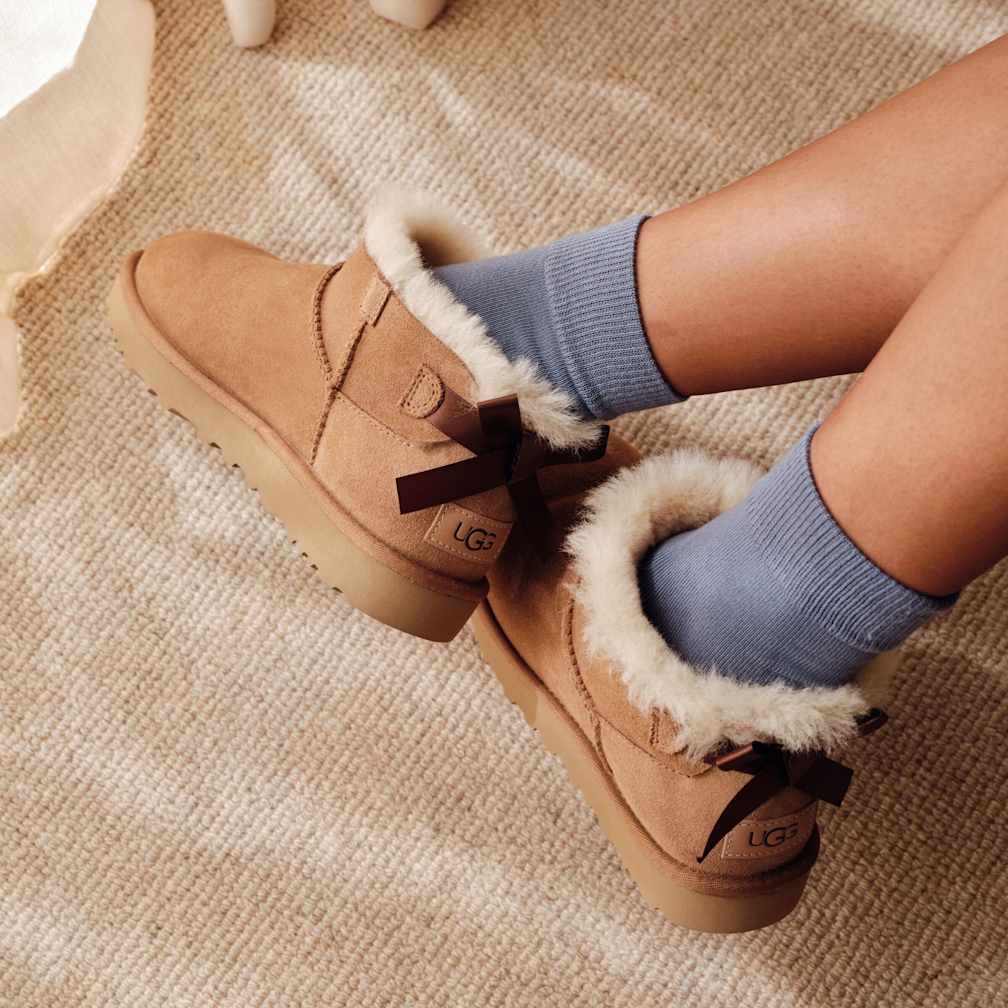 未使用箱付き✨UGG アグ 手袋 リボン ボア 極暖 ベージュ Lサイズ UGG® 公式【 ウルトラ ミニ ベイリー ボウ|Ultra Mini Bailey Bow