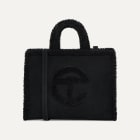 大人気♪【UGG x TELFAR】アグ x テルファー Medium Shopper アグとテルファーによるコラボアイテムが数量限定で再販売