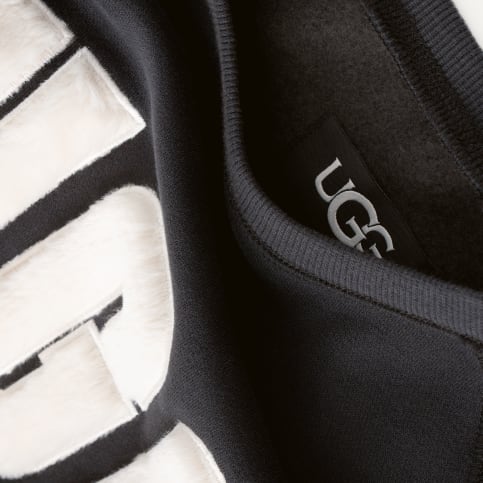 UGG® 公式【 マドリン ファジー ロゴ クルーネック|Madeline Fuzzy  