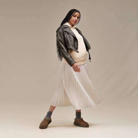 UGG W classic hoodie サイズS【新品未使用タグ付き】 UGG Women's Classic Hoodie, Black at Amazon Women's Clothing
