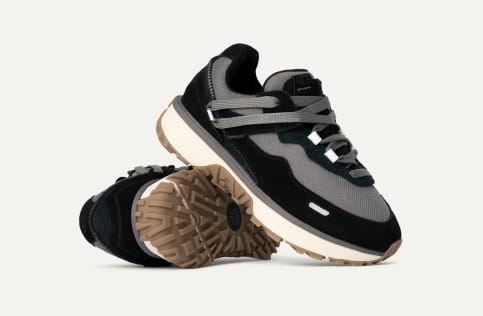 UGG スニーカー レトロファイロー UGG25年春の厚底スニーカー「レトロファイ ロー」スエード