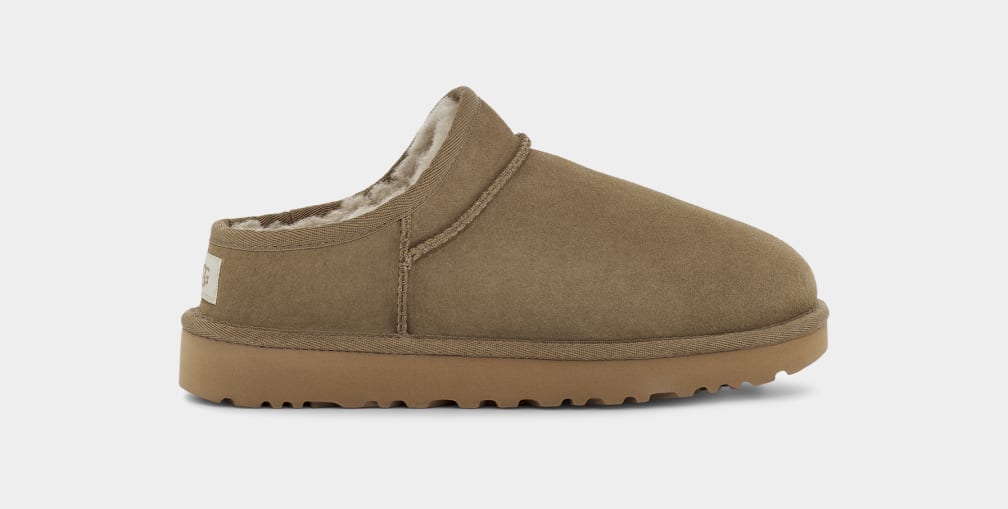 Ugg classic water resistant top slipper size 8