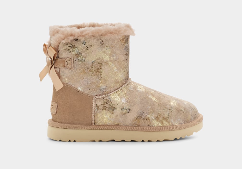 Ugg mini 2025 bailey bow gold