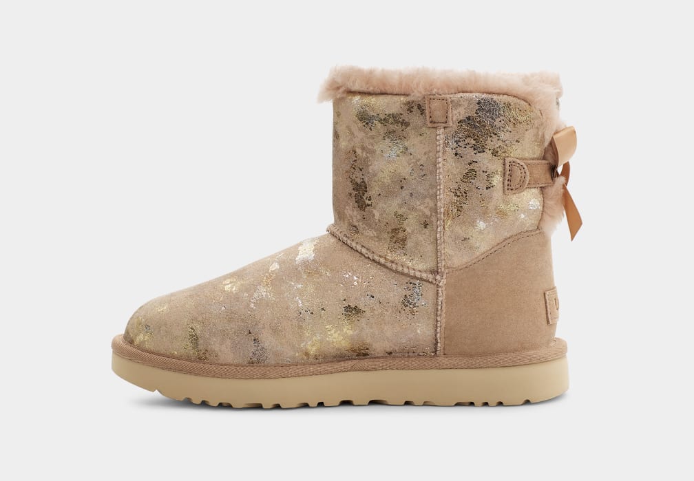 Rose gold best sale uggs with bows
