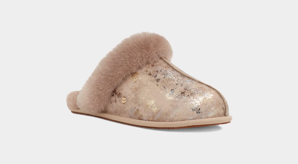 Gold hot sale ugg slippers