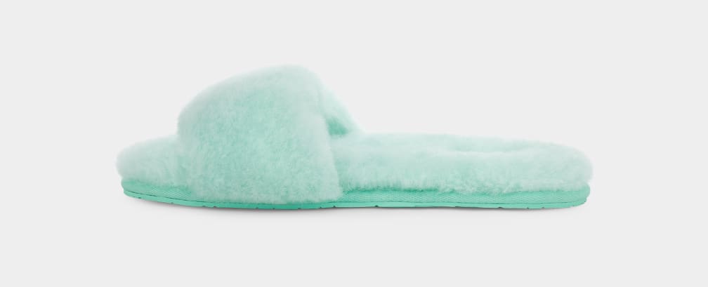 Uggs fuzzy store flip flops