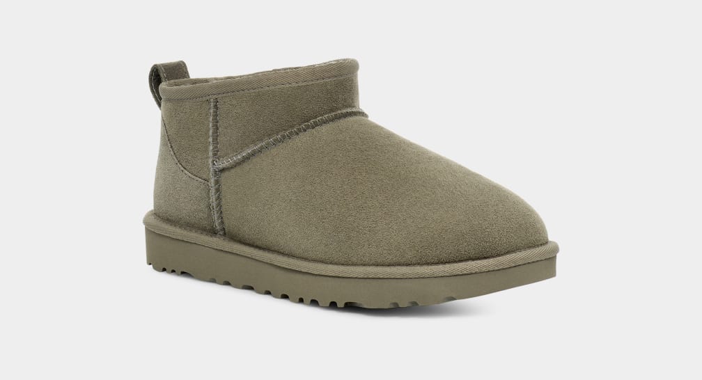 Olive green 2025 boy uggs