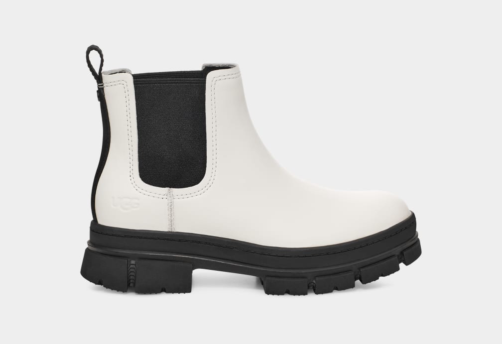 Ugg chelsea discount boots black