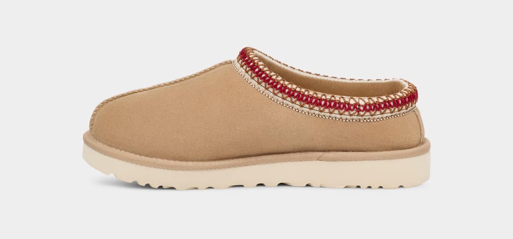Ugg Slippers Review 2023 - Are Ugg Slippers Worth the Price?