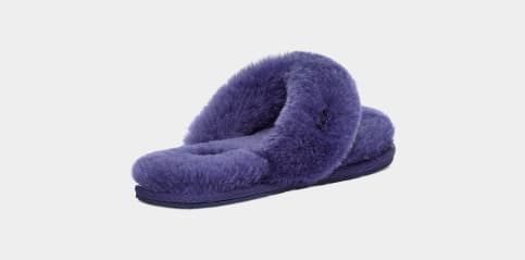 Uggs fuzzy flip deals flops