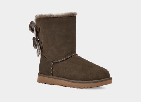 Red uggs with ribbon best sale on back