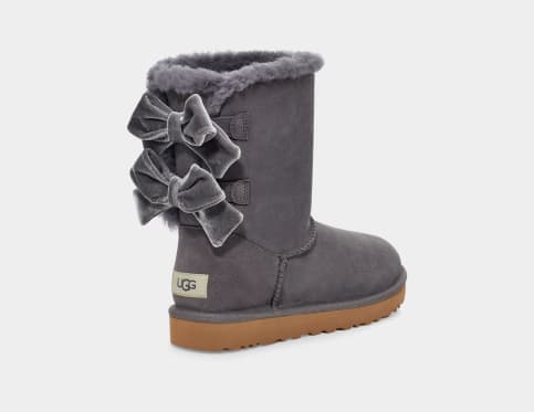 Ugg on sale logo ribbon