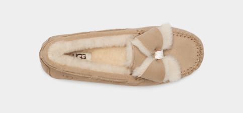 Ugg dakota shop bow slippers