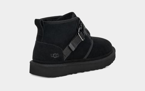 Black low deals ugg boots