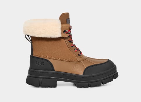 Narrow hot sale ugg boots