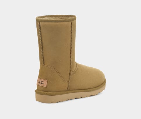 Ugg classic short chestnut size 9 on sale