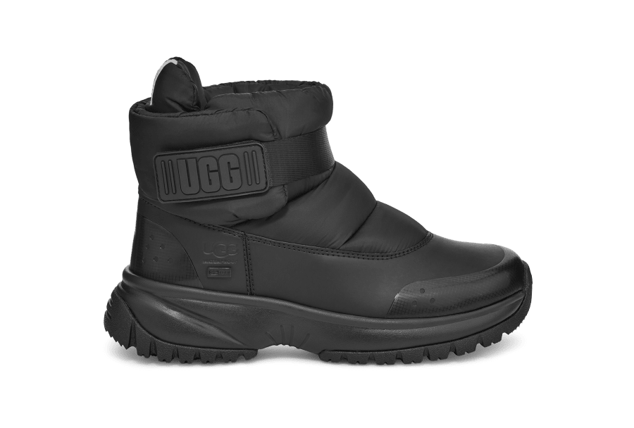 Fat girl in sales uggs