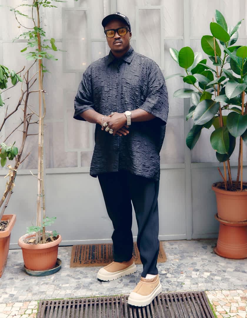 Tokyo James wearing Tasman Weather Hybrid in chestnut.