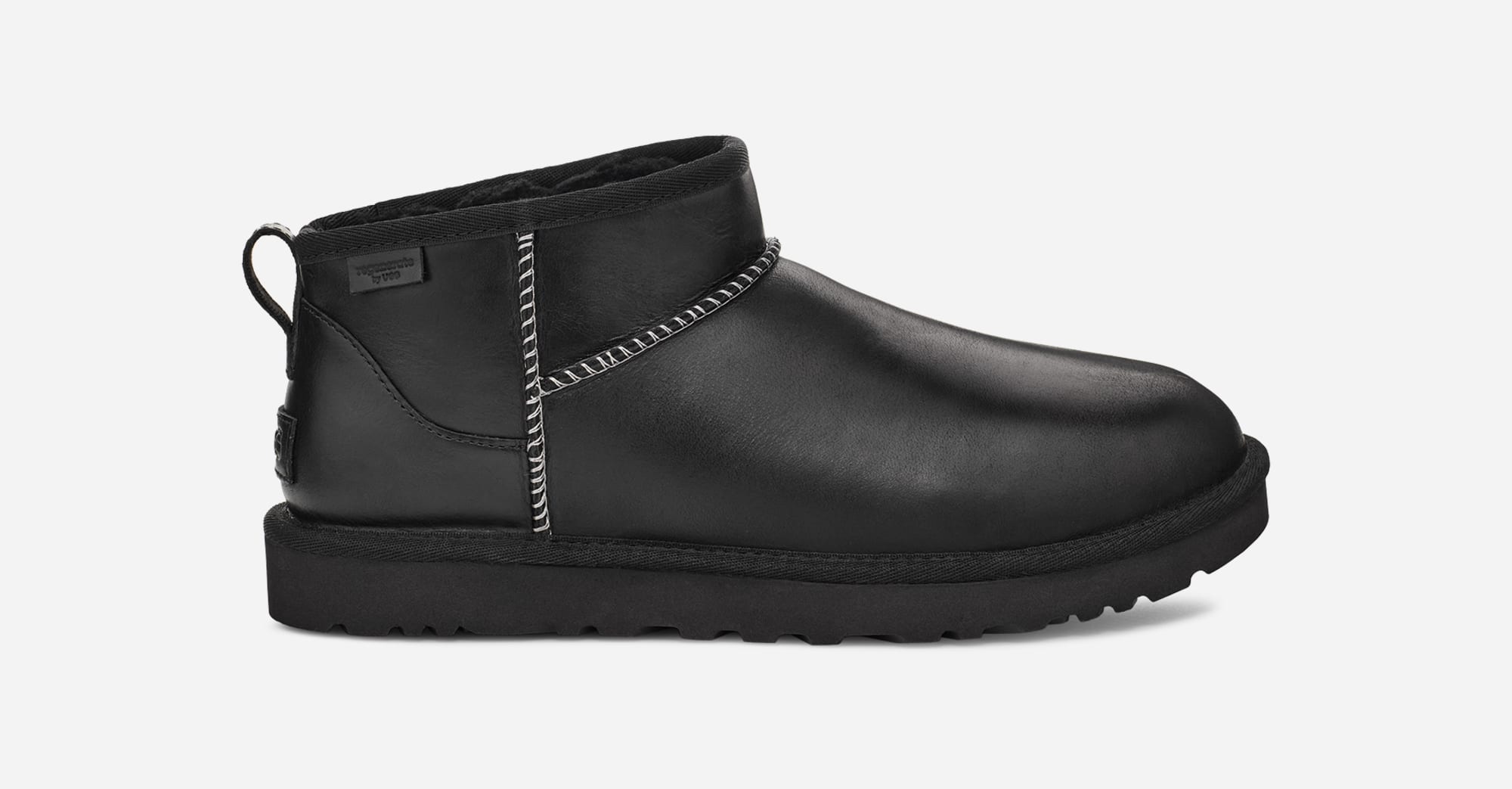 UGG Botte en cuir Classic Ultra Mini Leather Regenerate in Black