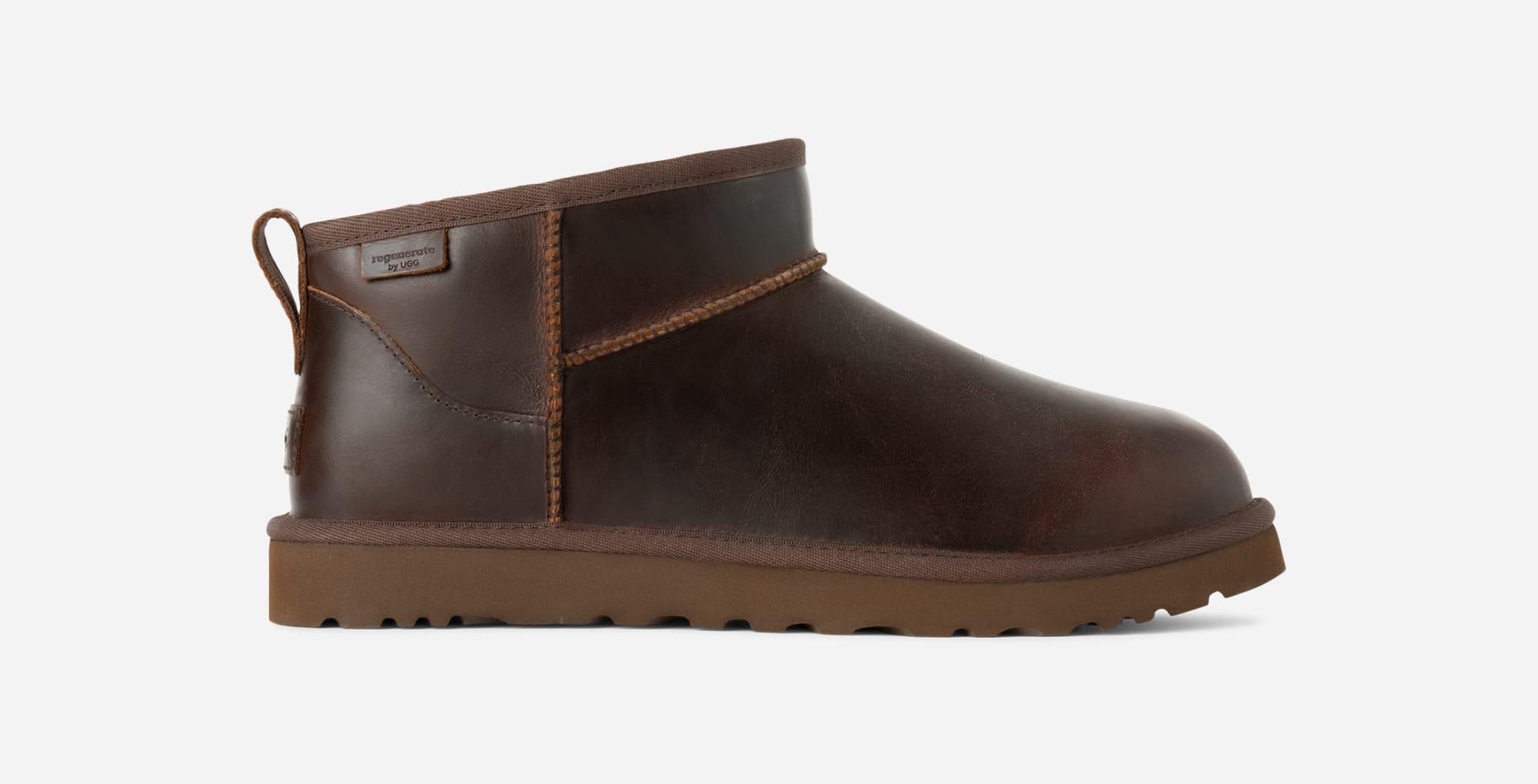 UGG Botte en cuir Classic Ultra Mini Leather Regenerate in Ironwood