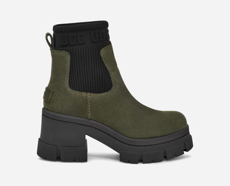 CHELSEA BOOTS