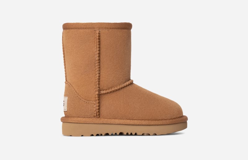 UGG Classic Short II Boot for Kids in Brown, Size 6, Suede/Wool
