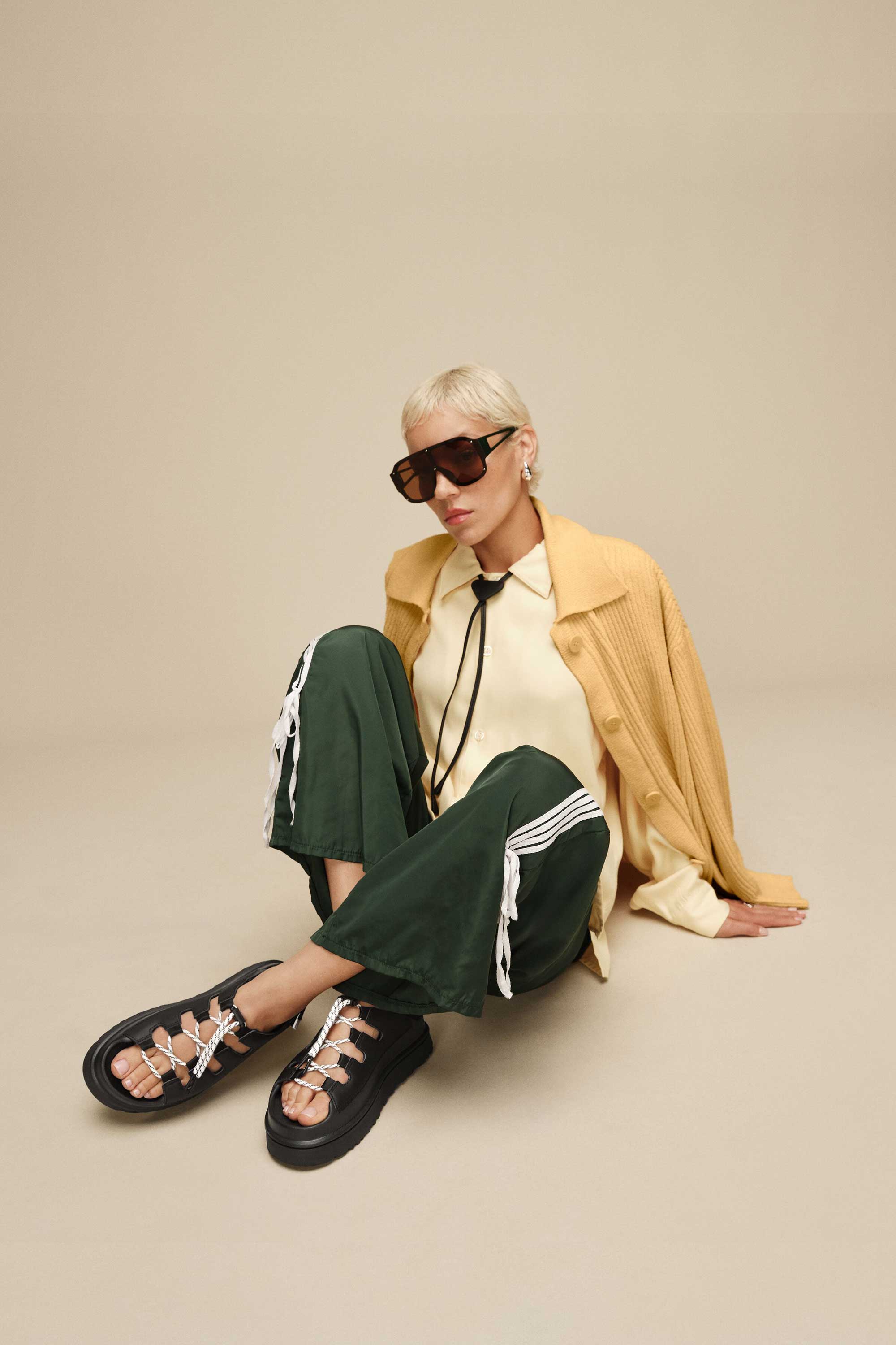 tao コムデギャルソン✕UGGコラボ ベージュ スエードショートブーツ TAO × UGG® | Lula JAPAN [ルラ ジャパン]