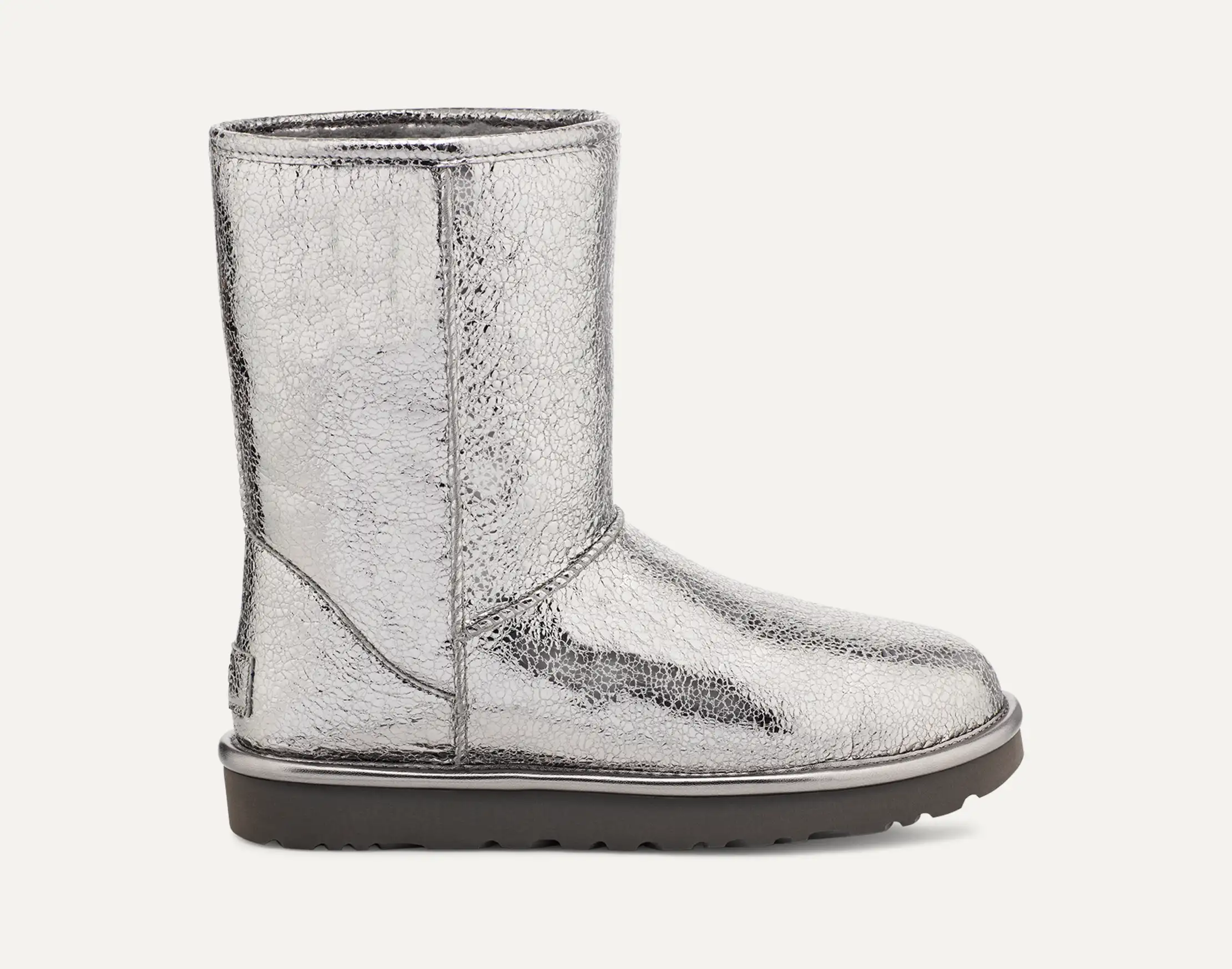 送料無料◆2025新品  Classic UGG® | Boot Sparkle Metallic Short 靴