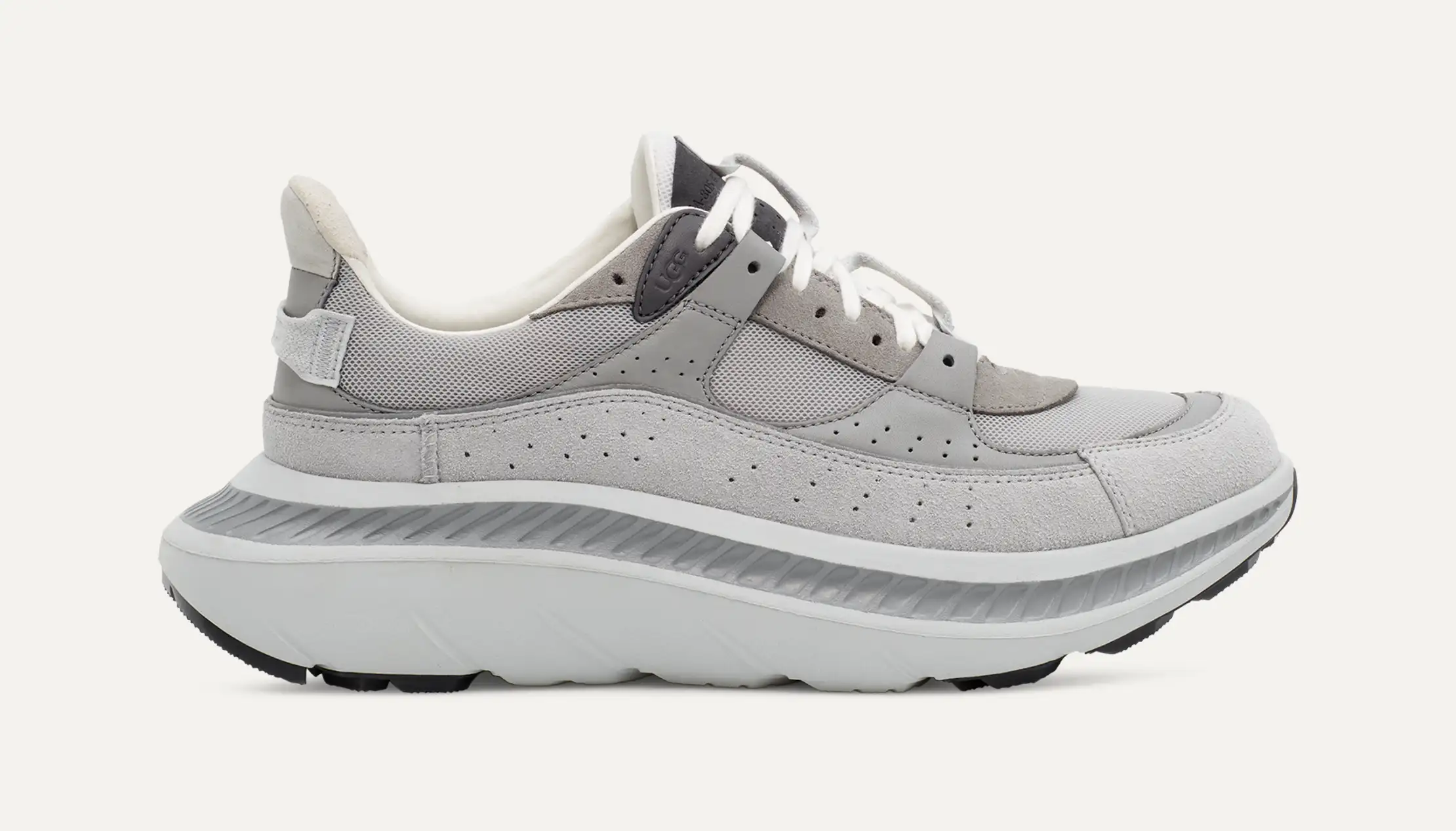 UGG CA805 V2 Trainer スニーカー UGGのCA805 V2スニーカーから春夏仕様のメッシュタイプが新発売