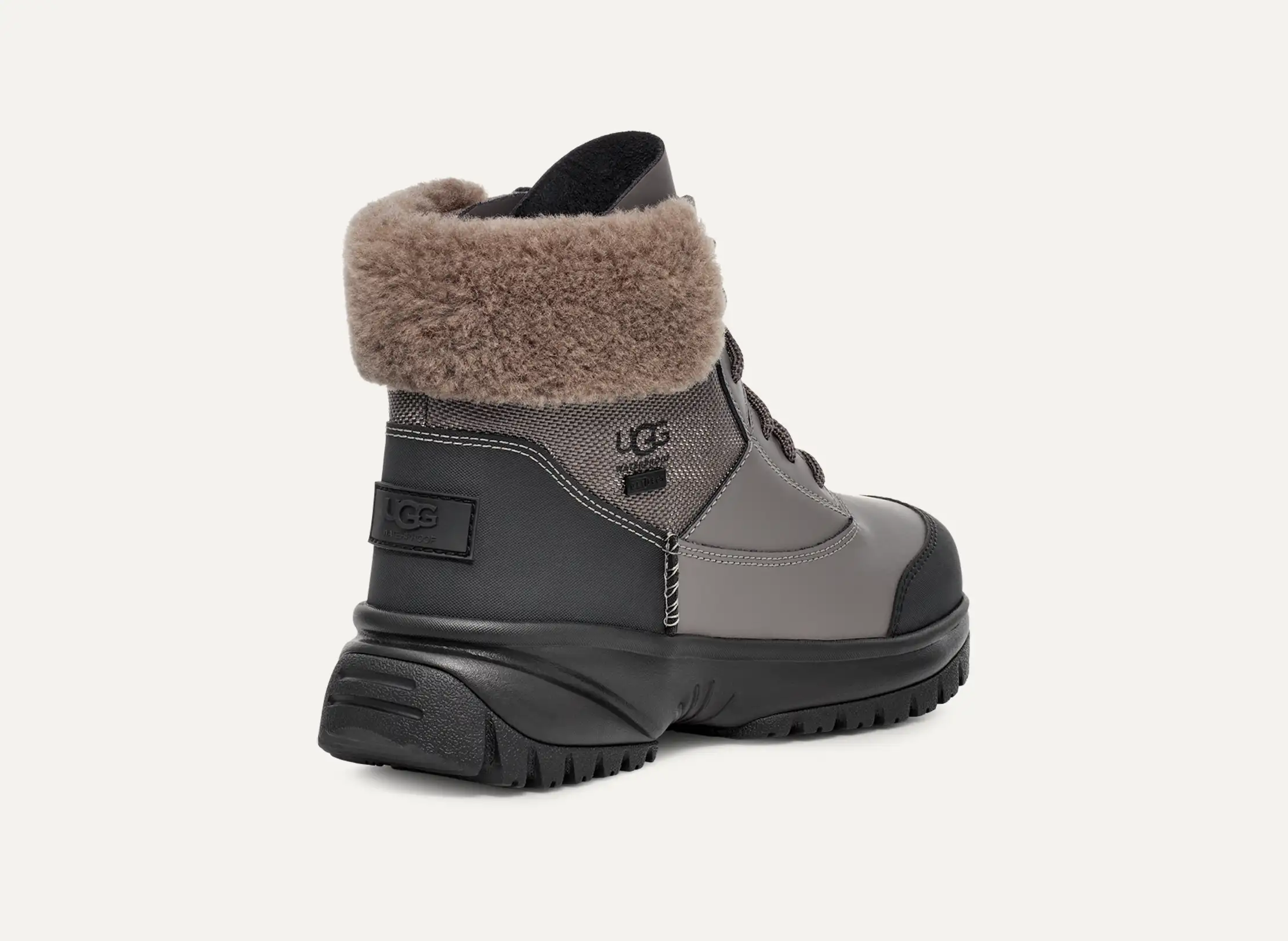 値下げ】UGG Yose Fluff 22㌢ スノーブーツ レインブーツ 撥水