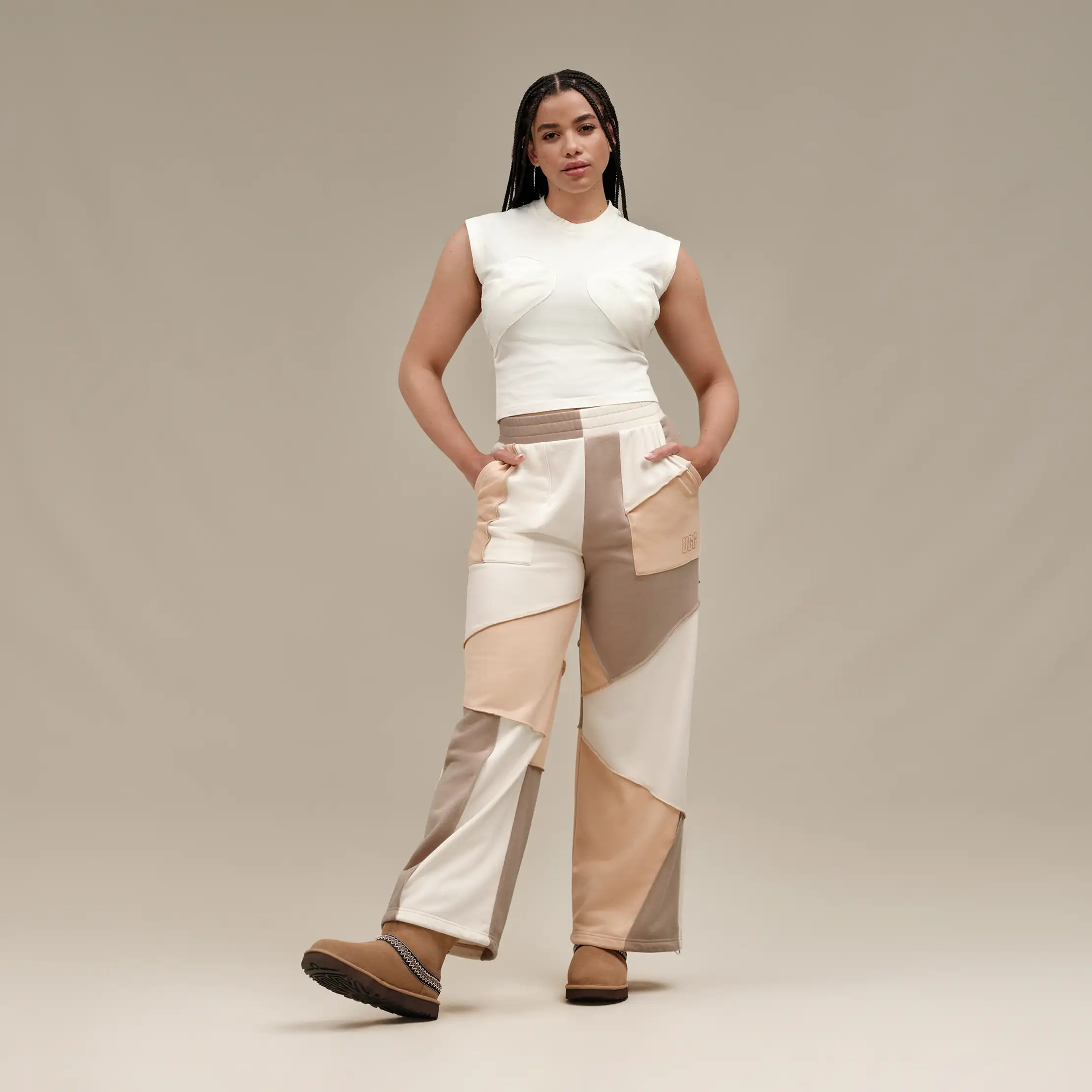 【UGG】Classic Short Crescent はくだけで足もとへ存在感をオン UGG】Classic Short Crescent はくだけで足もとへ存在感をオン